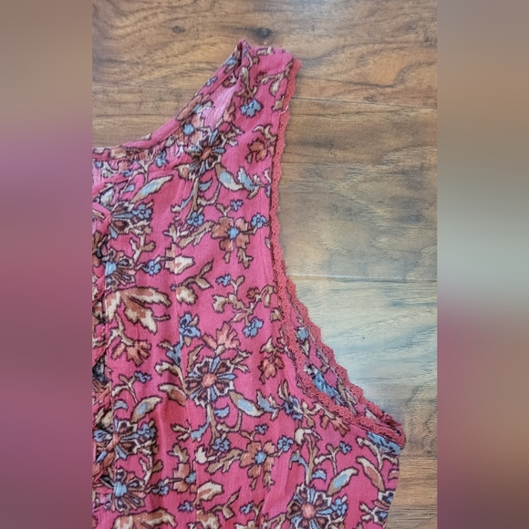 American Eagle Flower Lace Tank Top Size Medium - Picture 8 of 9